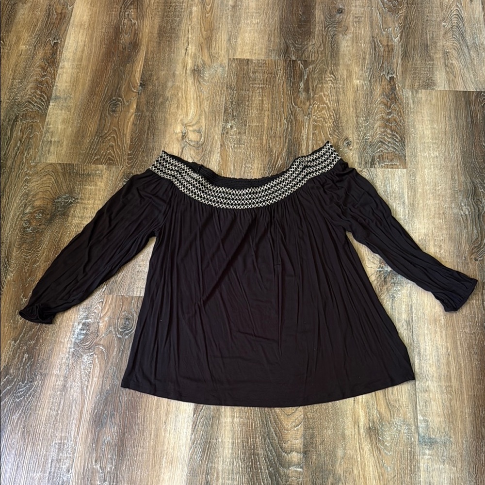 Old Navy Black and White Off the Shoulder 3/4 Sleeve Blouse